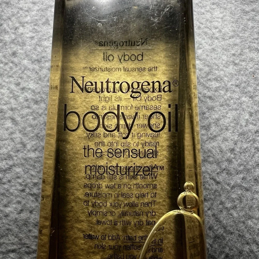 Neutrogena Body Oil VTG 1984 Natural Sesame Seed 8 oz Bottle Sensual Moisturizer